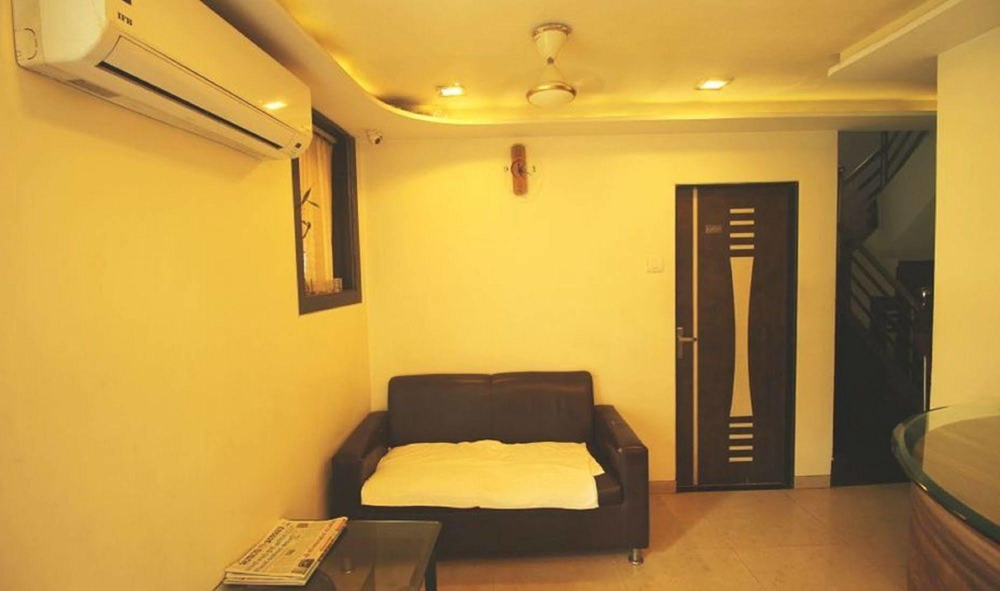 Metro Dormitory Mumbai Exterior foto